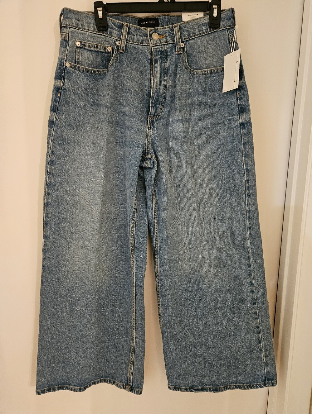 NWT Free Assembly Women's High Rise Cropped Wide Leg Jeans, Size 12 Light Wash